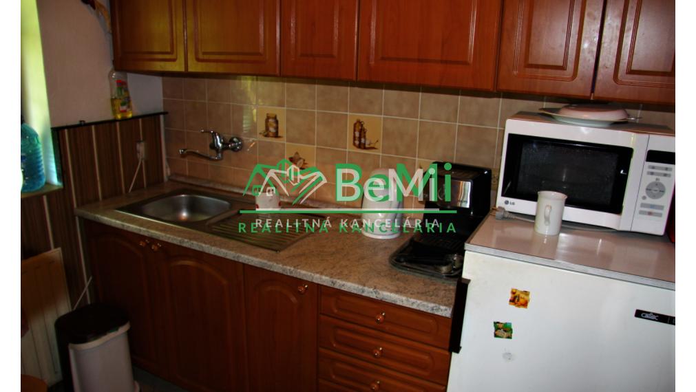 Chata na úplnej samote v lese s vlastnou prístupovou cestou  039-13-MACHO