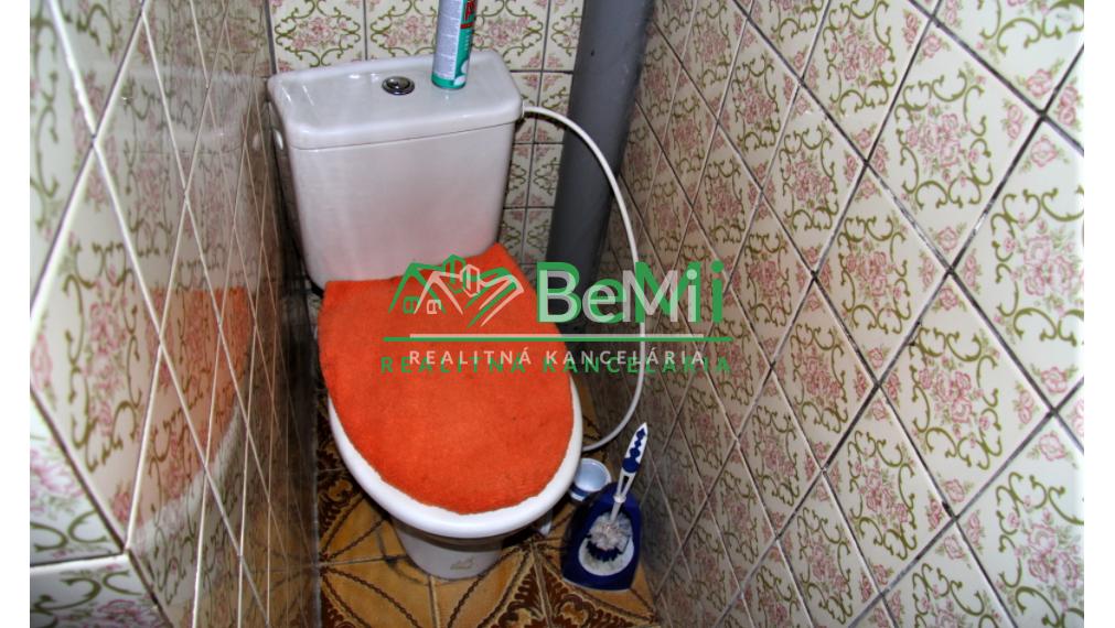 Chata na úplnej samote v lese s vlastnou prístupovou cestou  039-13-MACHO