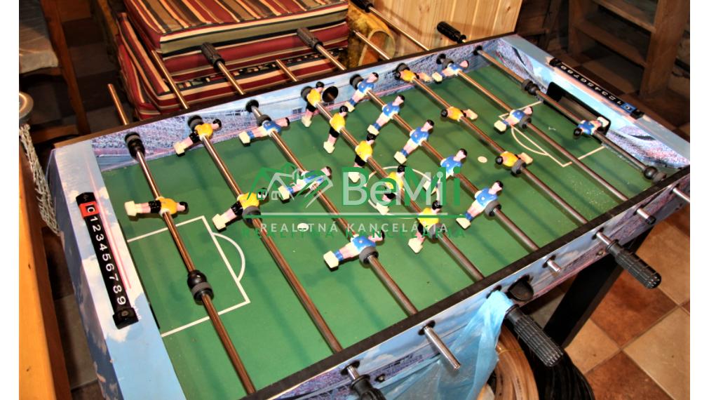 Chata na úplnej samote v lese s vlastnou prístupovou cestou  039-13-MACHO