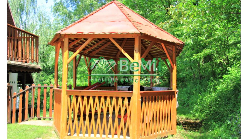 Chata na úplnej samote v lese s vlastnou prístupovou cestou  039-13-MACHO