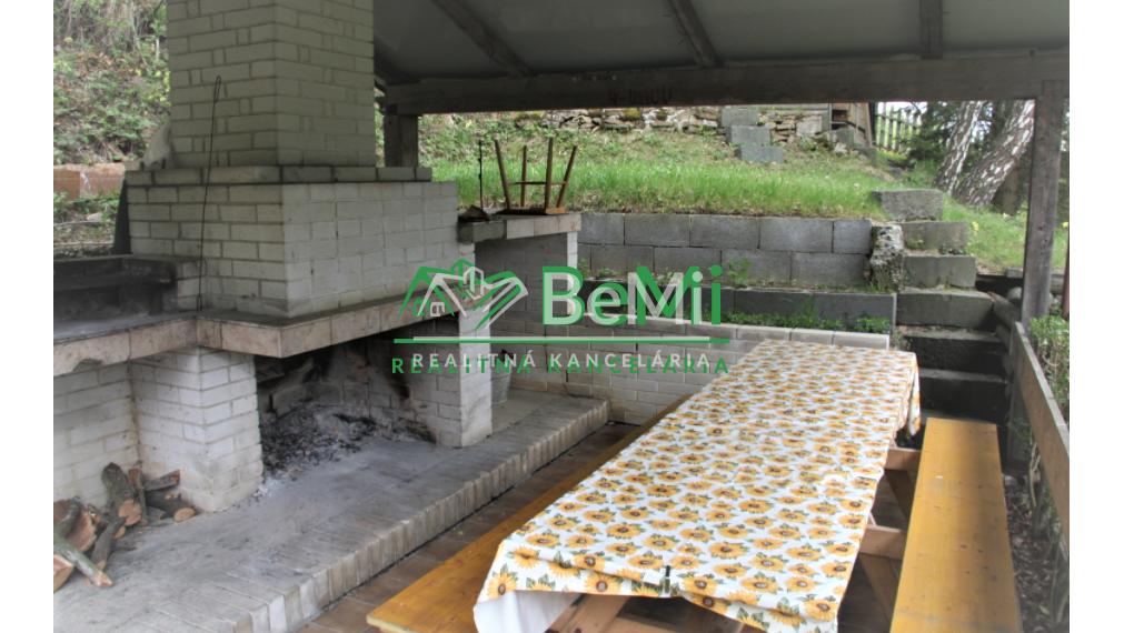 Chata na úplnej samote v lese s vlastnou prístupovou cestou  039-13-MACHO