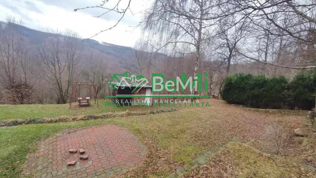 Chata na úplnej samote v lese s vlastnou prístupovou cestou  039-13-MACHO