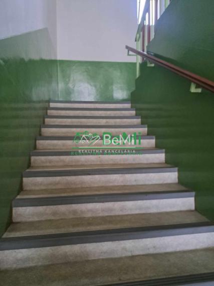 Na Prenájom obchodný priestor - sklad 172-25-MACHO