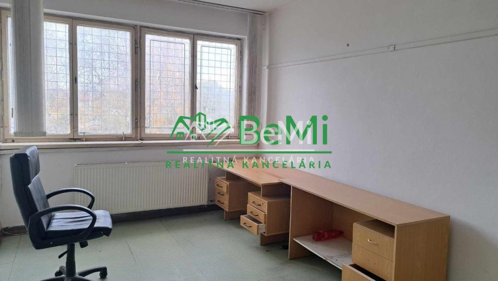 Na Prenájom obchodný priestor - sklad 172-25-MACHO