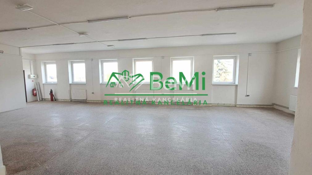 Na Prenájom pekný priestor na podnikanie  176-25-MACHO