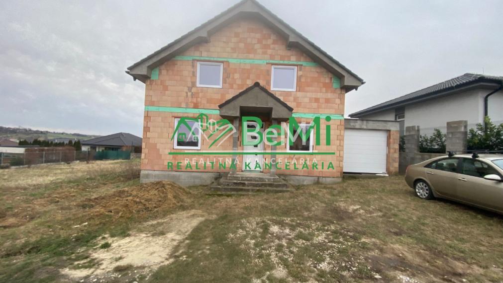 5 izbový rodinný dom , hrubá stavba Nitra - Malý Lapáš ID 447-12-MIG