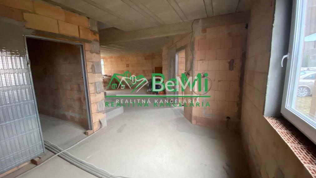 5 izbový rodinný dom , hrubá stavba Nitra - Malý Lapáš ID 447-12-MIG