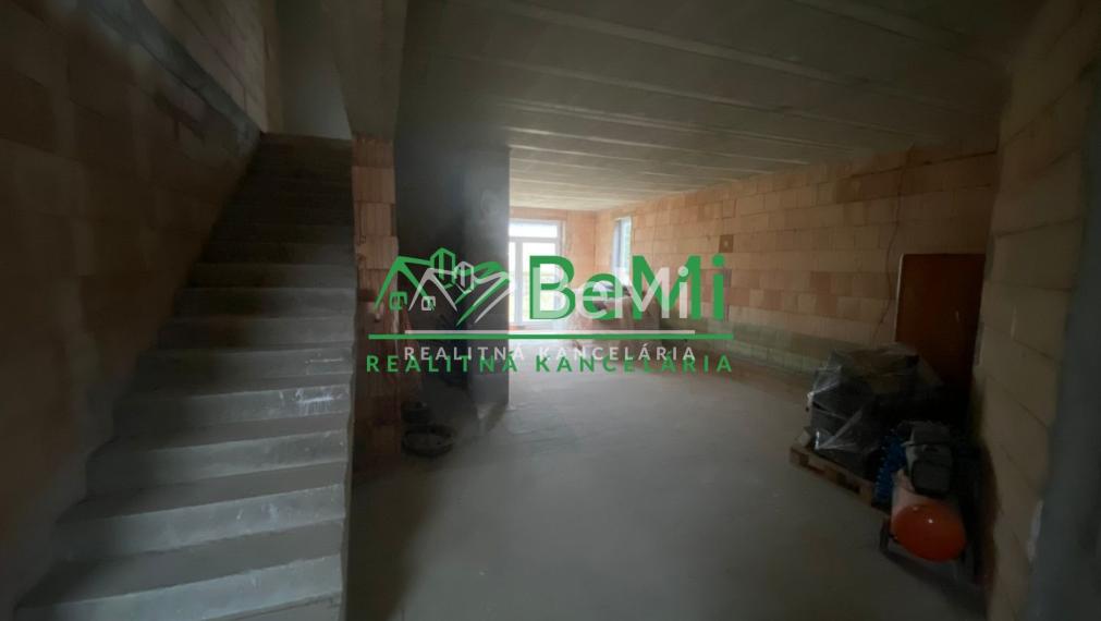 5 izbový rodinný dom , hrubá stavba Nitra - Malý Lapáš ID 447-12-MIG