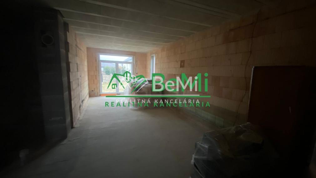 5 izbový rodinný dom , hrubá stavba Nitra - Malý Lapáš ID 447-12-MIG