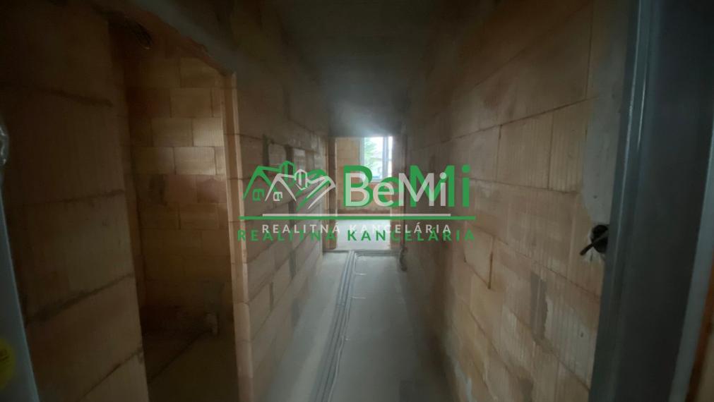 5 izbový rodinný dom , hrubá stavba Nitra - Malý Lapáš ID 447-12-MIG