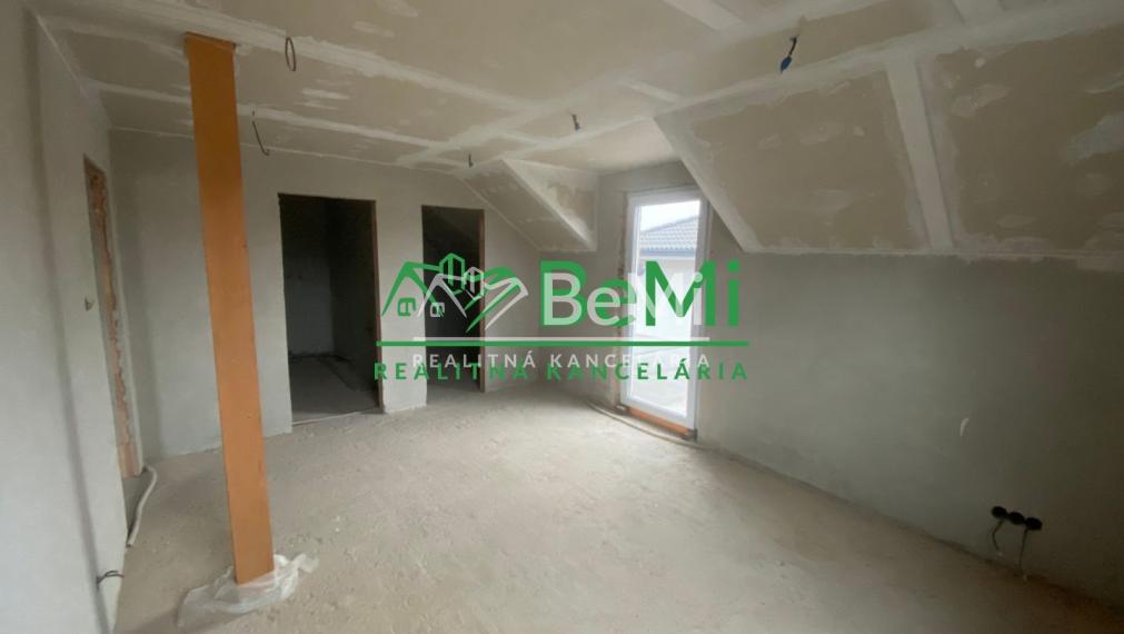 5 izbový rodinný dom , hrubá stavba Nitra - Malý Lapáš ID 447-12-MIG