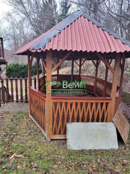 Chata na úplnej samote v lese s vlastnou prístupovou cestou  039-13-MACHO