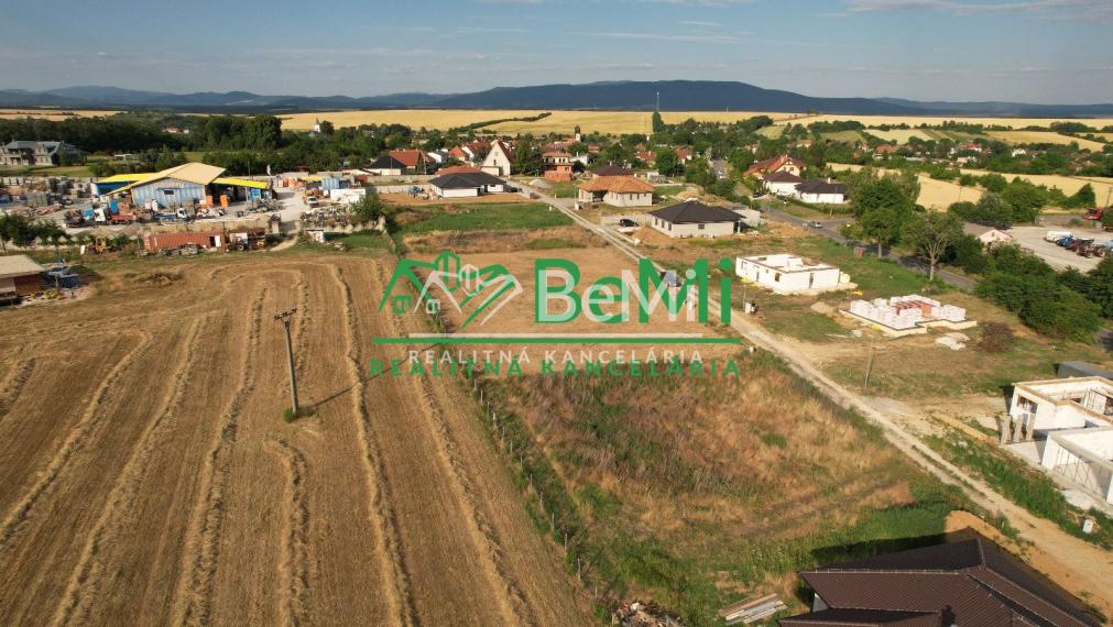 Sľažany - pozemok so stavebným povolením (549m2)  ID 008 -14 - SASOa