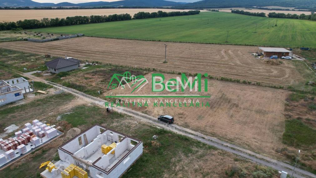 Sľažany - pozemok so stavebným povolením (549m2)  ID 008 -14 - SASOa