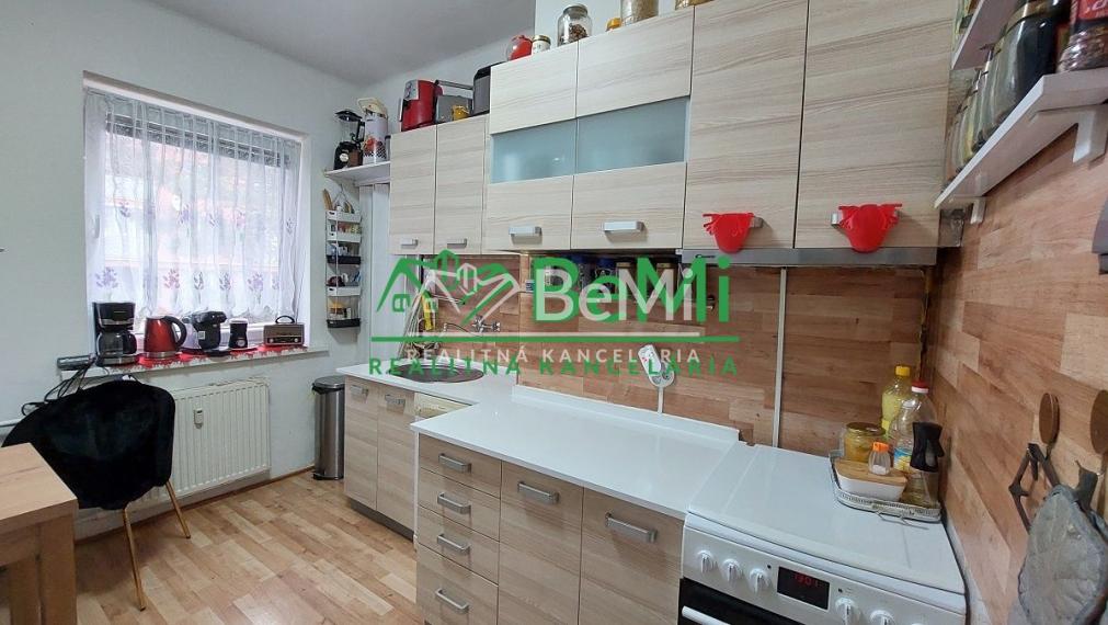 Na predaj 3 izbový byt v meste Bošany  ID 165-113-LUGU