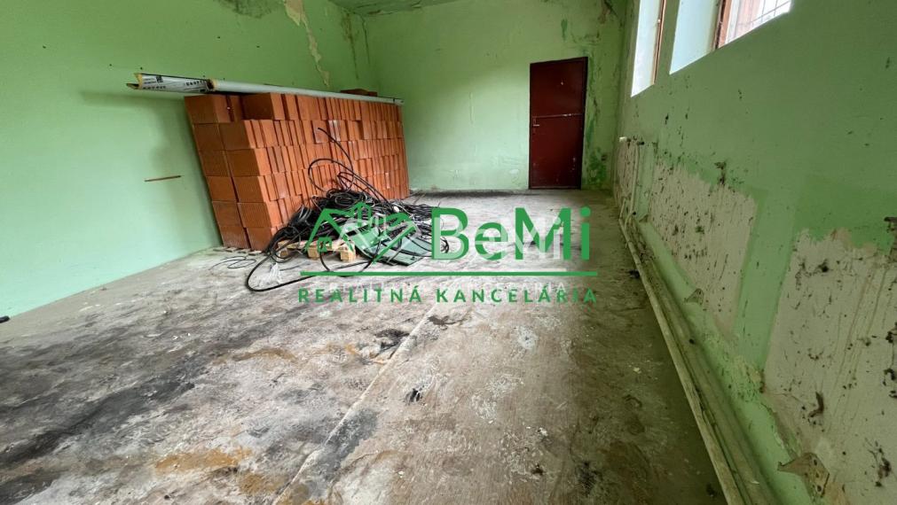 Predaj  polyfunkčný dom -  Levice   (020-18-MIJK)