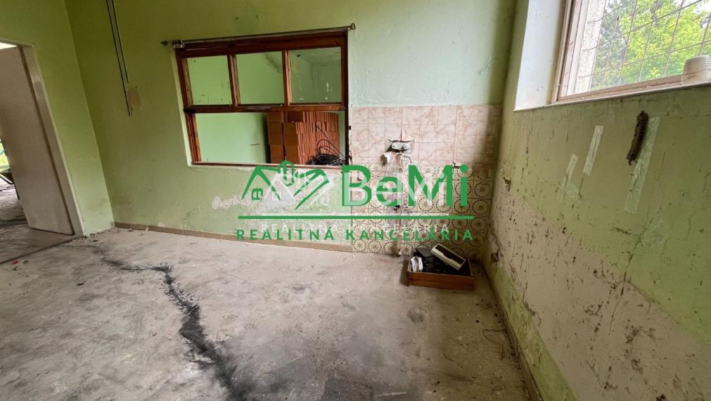 Predaj  polyfunkčný dom -  Levice   (020-18-MIJK)