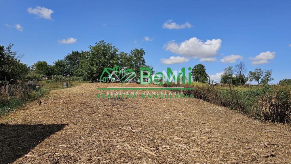 Pozemok so starším domom v obci Malé Chyndice ID 239-14-MIGa