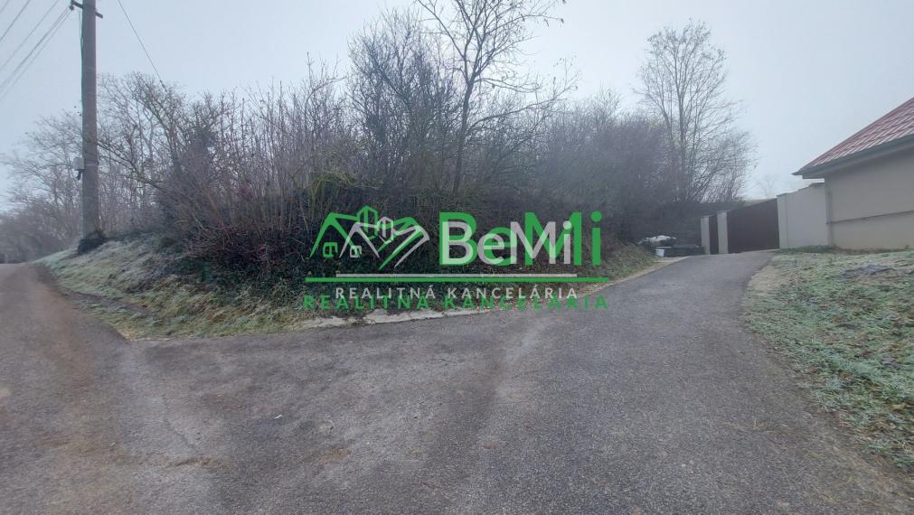 Predaj stavebný pozemok Veľký Báb pri Nitre(153-14-ERF)