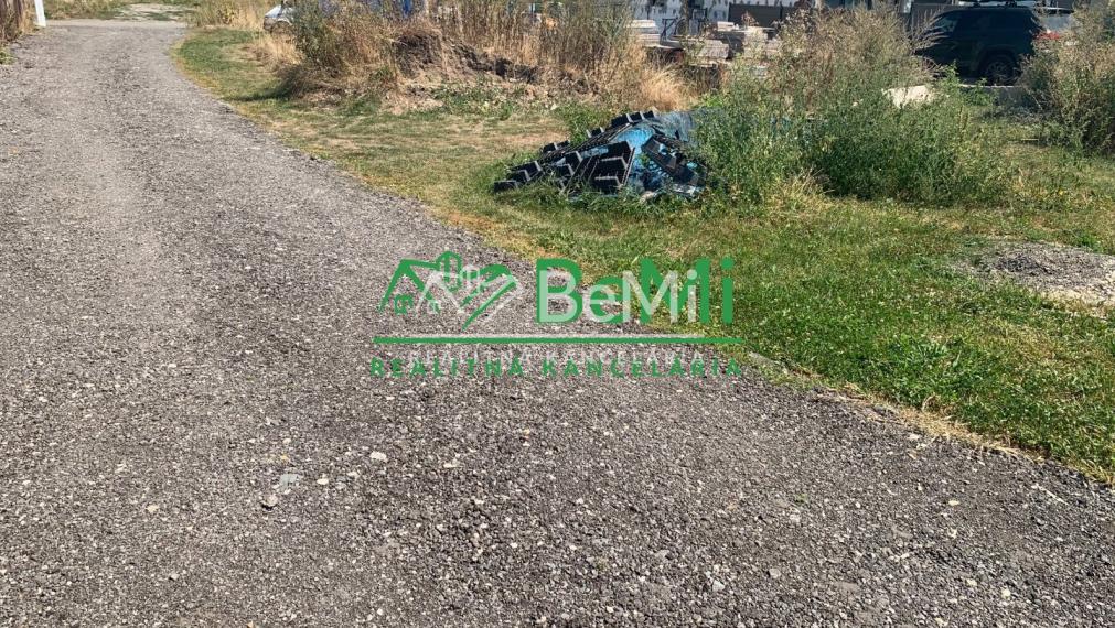 Stavebný pozemok medzi novostavbami 647 m2, Sielnica