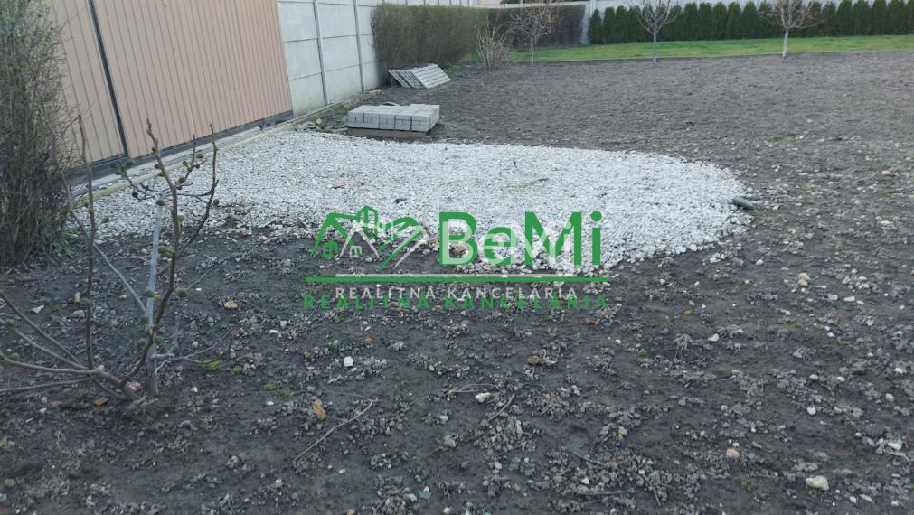 Predaj stavebný pozemok Vinodol pri Nitre (169-14-ERFa)