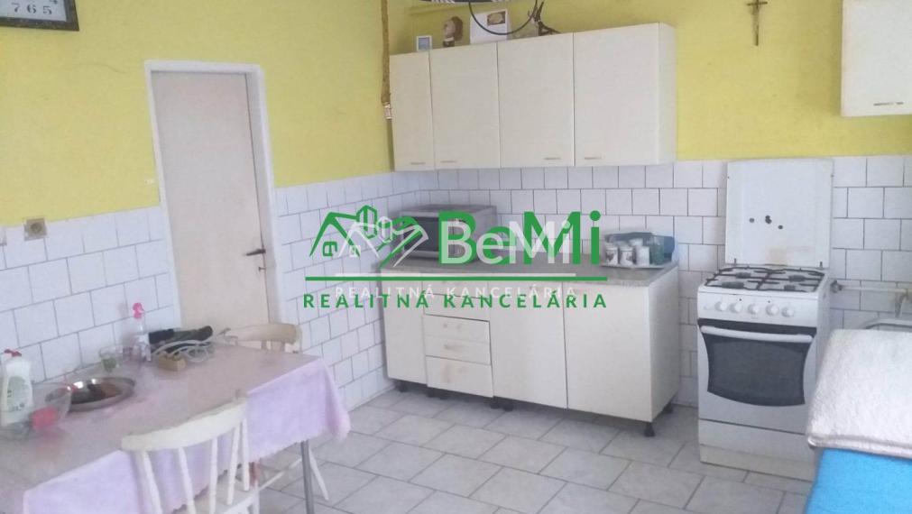 Predaj starší rodinný dom Vráble, NR (107-12-ERF)