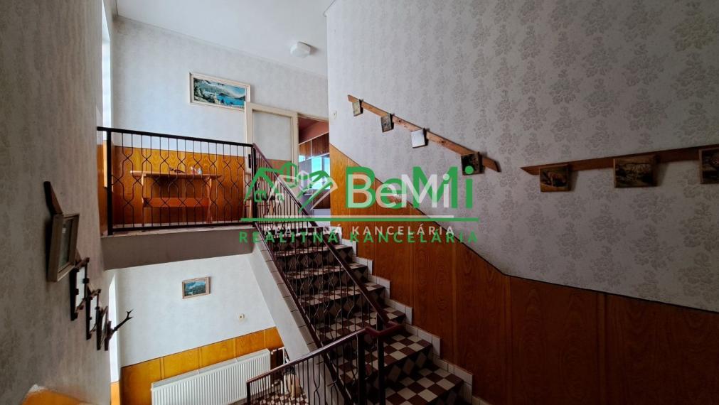 Rodinný dom 5 izb. - 480m2, zachovalý pôvodný stav, Neded ID 002-12-EVBA