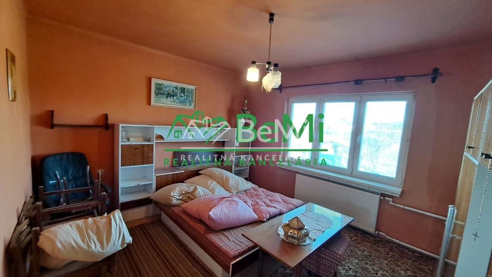 Rodinný dom 5 izb. - 480m2, zachovalý pôvodný stav, Neded ID 002-12-EVBA