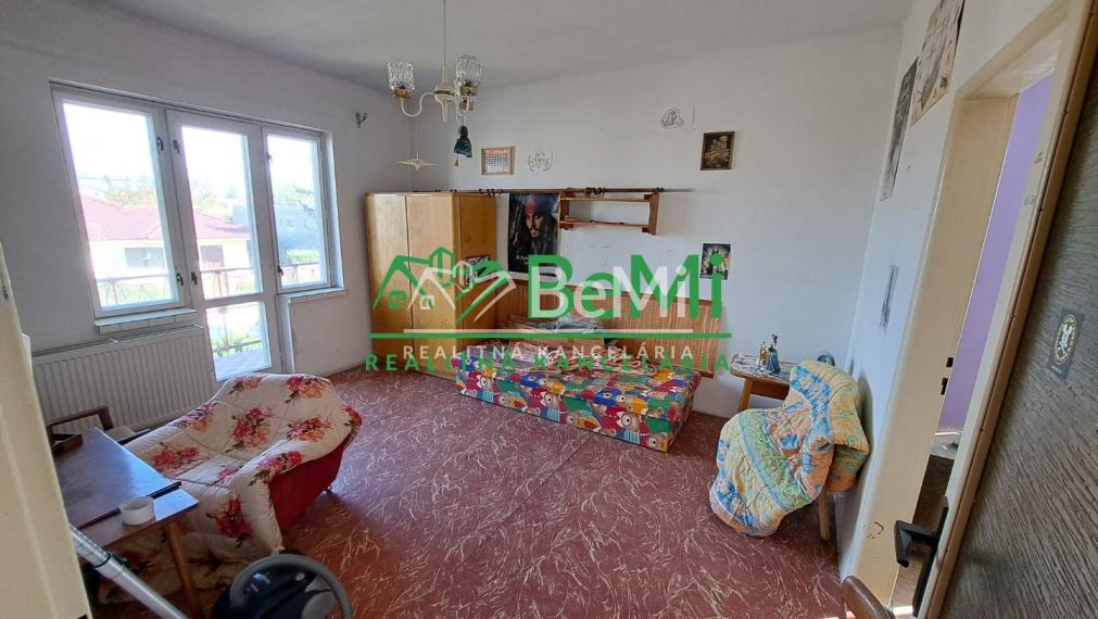 Rodinný dom 5 izb. - 480m2, zachovalý pôvodný stav, Neded ID 002-12-EVBA