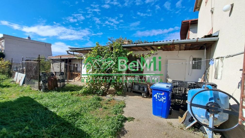 Rodinný dom 5 izb. - 480m2, zachovalý pôvodný stav, Neded ID 002-12-EVBA