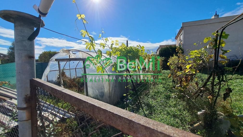 Rodinný dom 5 izb. - 480m2, zachovalý pôvodný stav, Neded ID 002-12-EVBA