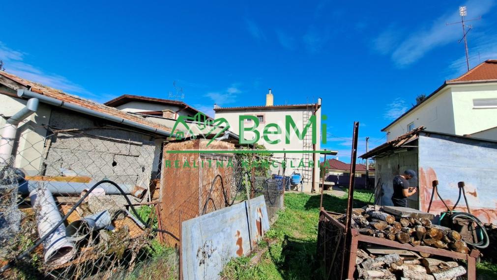 Rodinný dom 5 izb. - 480m2, zachovalý pôvodný stav, Neded ID 002-12-EVBA