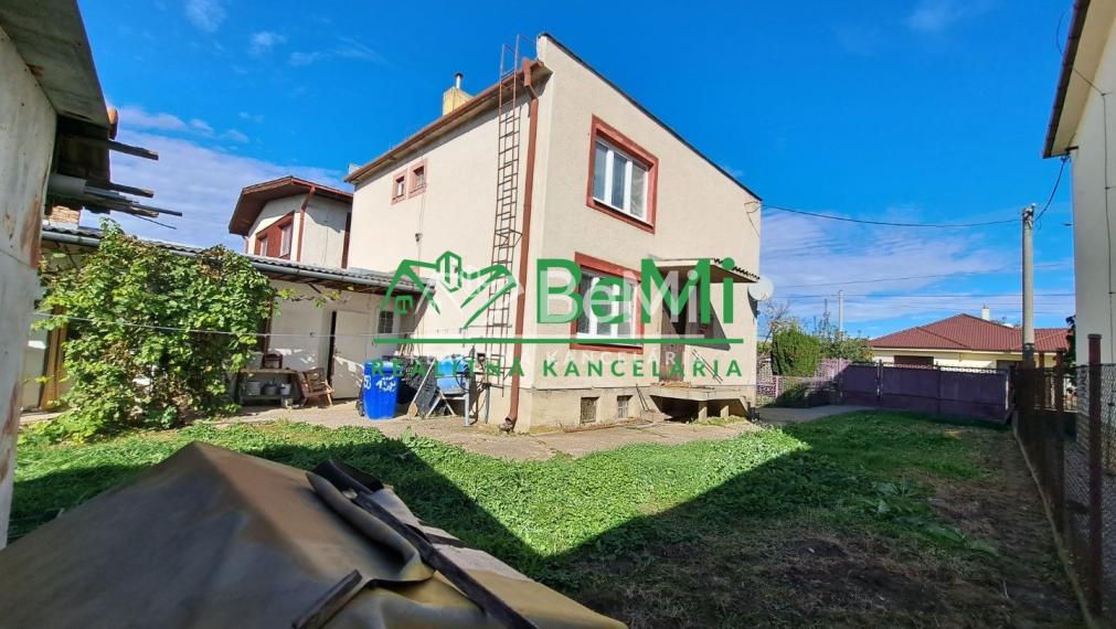 Rodinný dom 5 izb. - 480m2, zachovalý pôvodný stav, Neded ID 002-12-EVBA