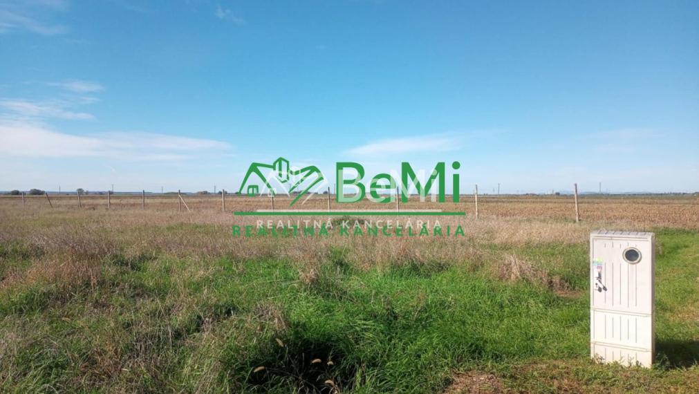 !! Znížená cena !!! Predaj stavebného pozemku pre výstavbu rodinného domu  - Želiezovce (031-14-HEKAa)