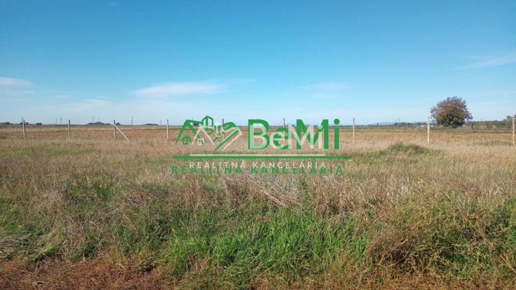 !! Znížená cena !!! Predaj stavebného pozemku pre výstavbu rodinného domu  - Želiezovce (031-14-HEKAa)