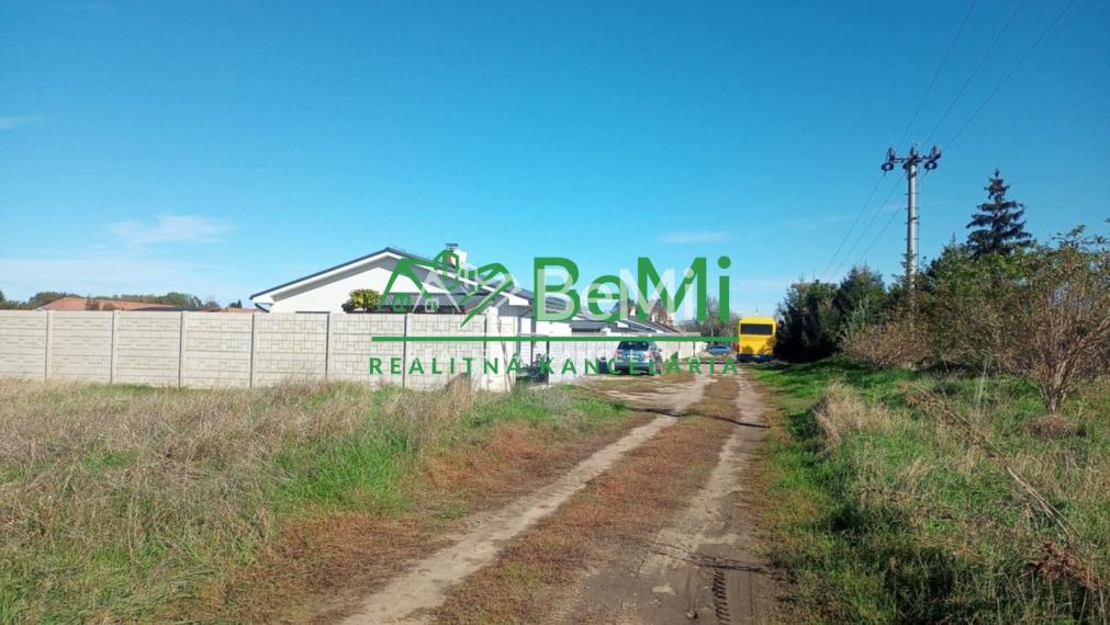 !! Znížená cena !!! Predaj stavebného pozemku pre výstavbu rodinného domu  - Želiezovce (031-14-HEKAa)