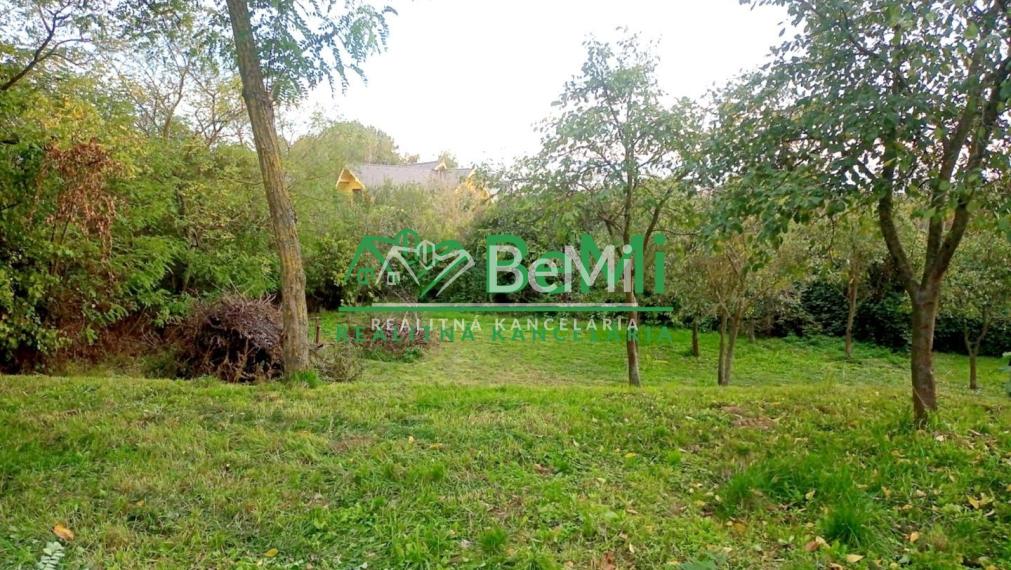 Predaj pozemku pre výstavbu rodinného domu - Jur nad Hronom (032-14-HEKA)