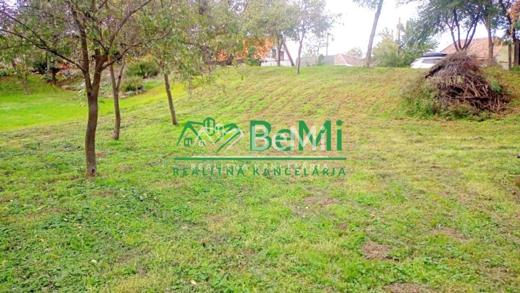 Predaj pozemku pre výstavbu rodinného domu - Jur nad Hronom (032-14-HEKA)