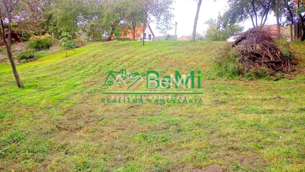 Predaj pozemku pre výstavbu rodinného domu - Jur nad Hronom (032-14-HEKA)