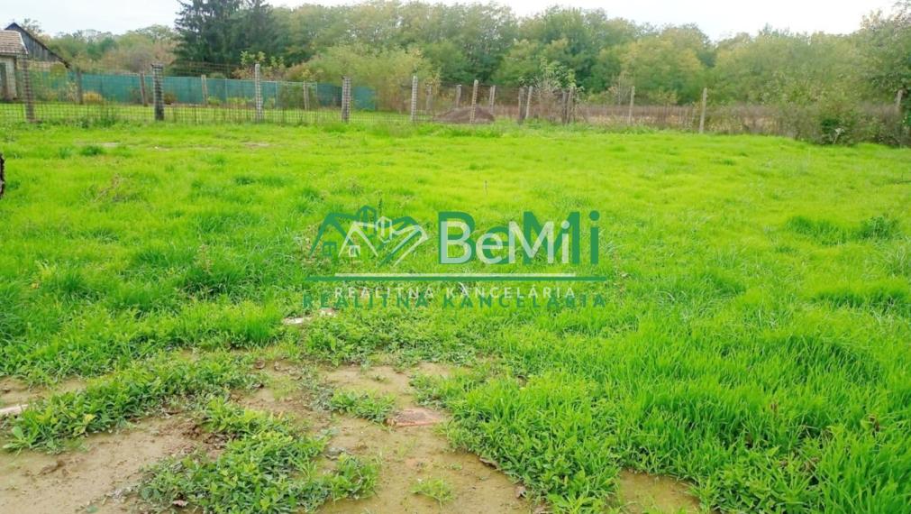 Predaj pozemku pre výstavbu rodinného domu - Jur nad Hronom  (033-14-HEKA)