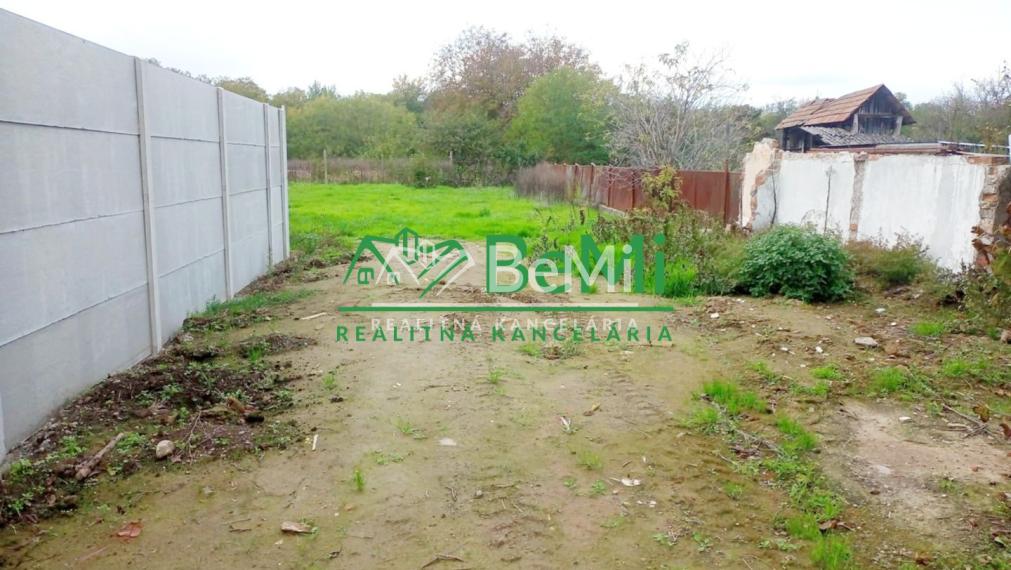 Predaj pozemku pre výstavbu rodinného domu - Jur nad Hronom  (033-14-HEKA)