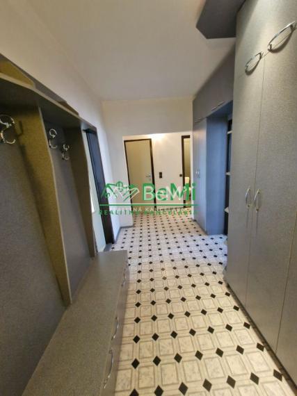 Ponúkame 3 izbový byt s krásnym výhľadom v tichom prostredí