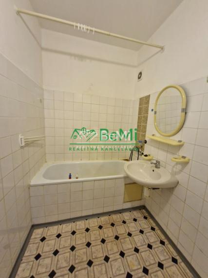 Ponúkame 3 izbový byt s krásnym výhľadom v tichom prostredí