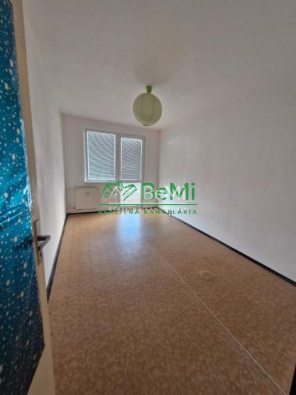 Ponúkame 3 izbový byt s krásnym výhľadom v tichom prostredí