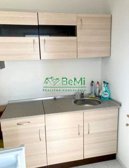 Prenájom komerčného priestoru - Levice (035-26-HEKA)