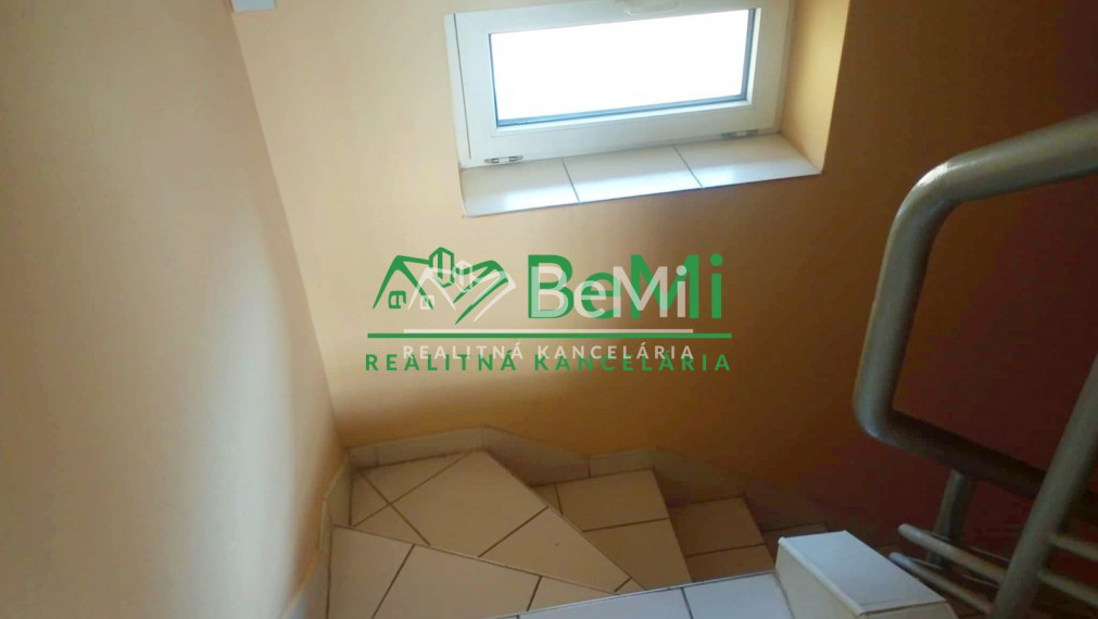 Prenájom komerčného, kancelárskeho priestoru - Levice  (036-28-HEKA)