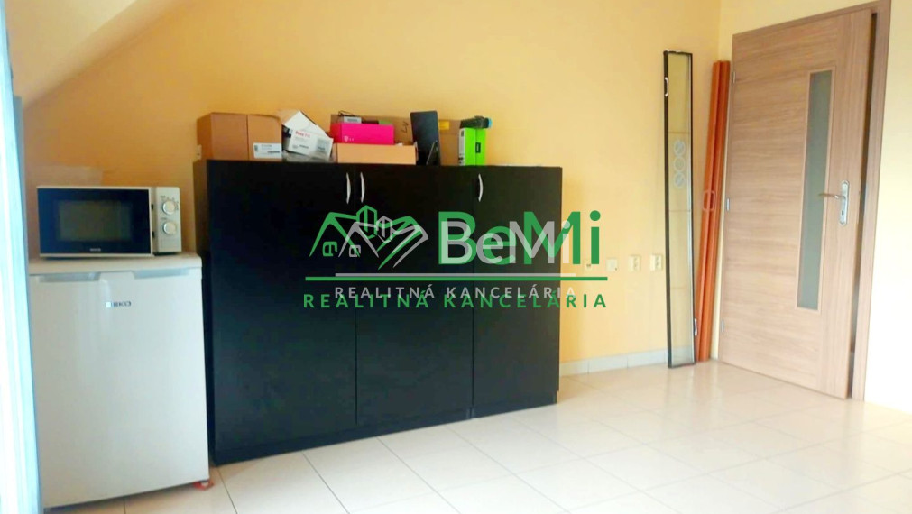 Prenájom komerčného, kancelárskeho priestoru - Levice  (036-28-HEKA)