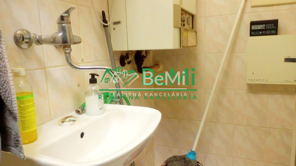 Prenájom komerčného, kancelárskeho priestoru - Levice  (036-28-HEKA)