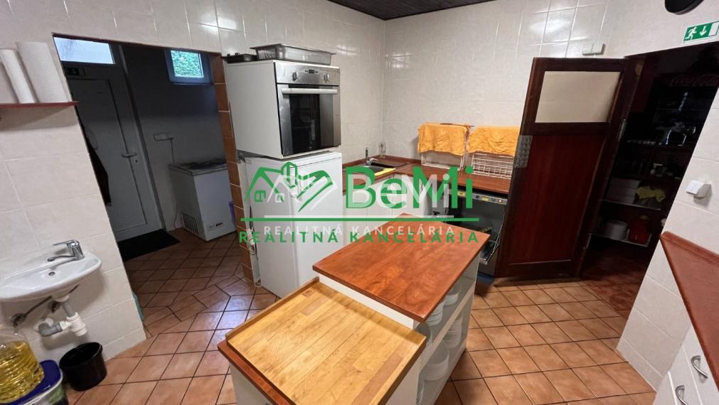 Na predaj rodinný penzión Veľké Uherce 102-18-ROCHE