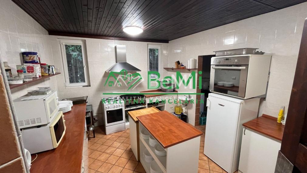 Na predaj rodinný penzión Veľké Uherce 102-18-ROCHE